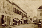 Maison Eudèle / [Non identifié]. - [La Réunion], [1860-1870]. - 1 photogr. pos. : papier albuminé, n. et b. ; 15,5 x 23 cm.