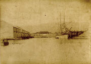 [Trois-mâts amarré dans le Port de la Pointe-des-Galets] / [Non identifié]. - [La Réunion], [ca 1885]. - 1 photogr. pos. : papier albuminé, n. et b. ; 15,5 x 23 cm.