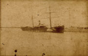 St-Pierre : Entrée du vapeur "Normand" / [Non identifié]. - [La Réunion], [ca 1886]. - 1 photogr. pos. : papier albuminé, n. et b. ; 13,5 x 20,5 cm.