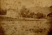 Saint-Denis : Hôtel du Gouvernement / H. Georgi phot.. - La Réunion, [1887-1889]. - 1 photogr. pos. : papier albuminé ; 15,7 x 23 cm.