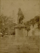 Saint-Denis : Statue de Mahé de Labourdonnais / H. Georgi phot.. - La Réunion, [1887-1889]. - 1 photogr. pos. : papier albuminé ; 20,8 x 15,9 cm.