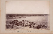 Saint-Pierre, vue de la Terre Sainte / Henri Georgi phot.. - [La Réunion], [1879-1890]. - 1 photogr. pos. : papier albuminé ; 15,2 x 22,5 cm (im.).